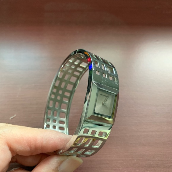 Burberry caged bangle watch - Picture 2 of 8